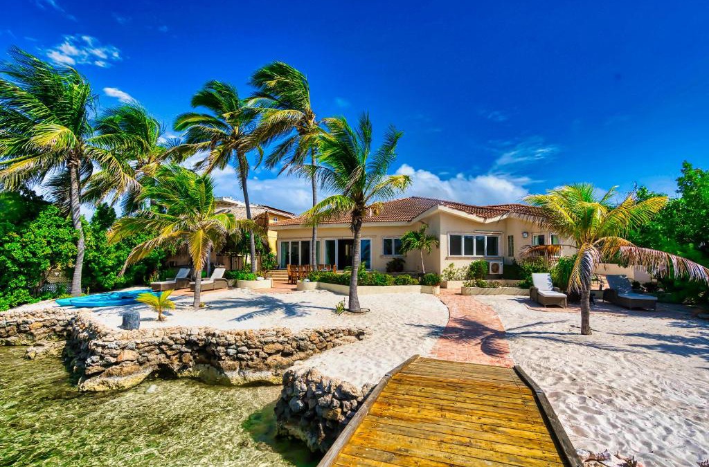 De Bruynewijk Villa | Private Beach Ocean Front Boat Dock Tiki Bar