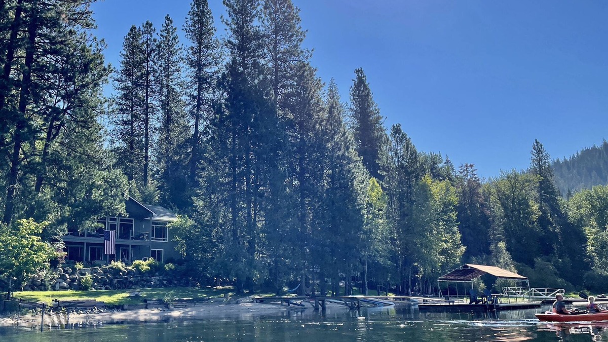 Hayden Lake House | Private Beach on a Secluded Bay, Comfortable Family