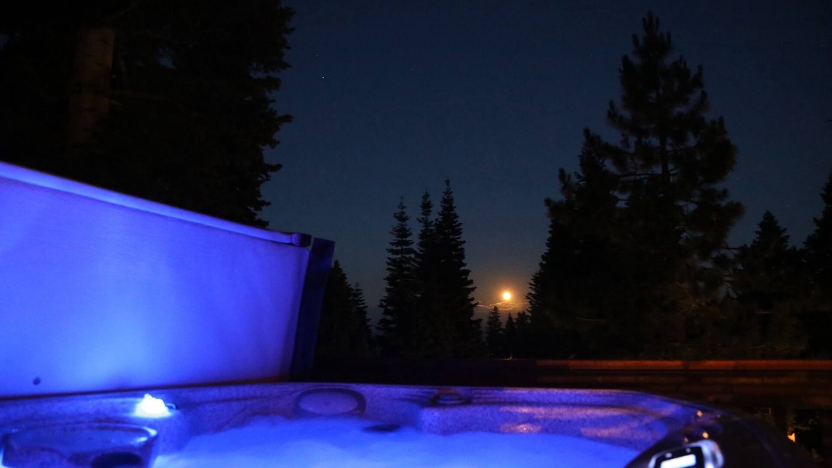 Talmont House | Private Beach Park, Sauna, Hot Tub, Dog & Family Friendly