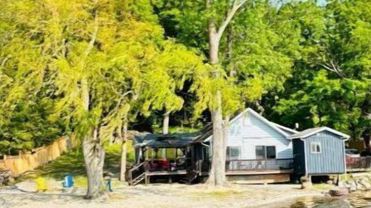 Greater Napanee Cottage | Private Beach Waterfront Cottage
