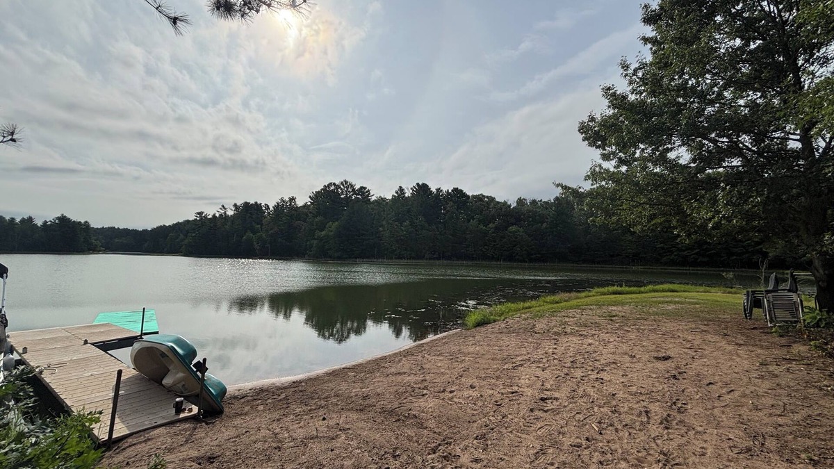 Somerset Cabin | Private beach with dock on Pine Lake with spacious 3 bedroom home sleeps 9-12