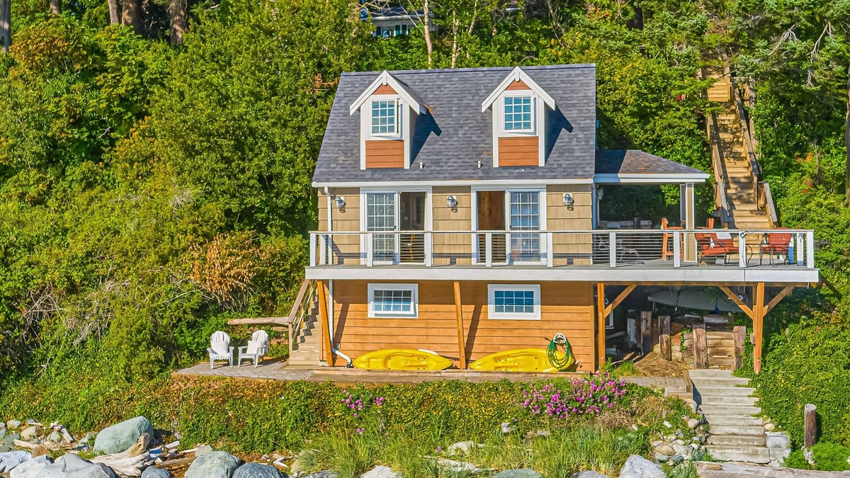 Point Roberts House | Private beachfront cottage with expansive deck, kayaks, elegant interior, & W/D