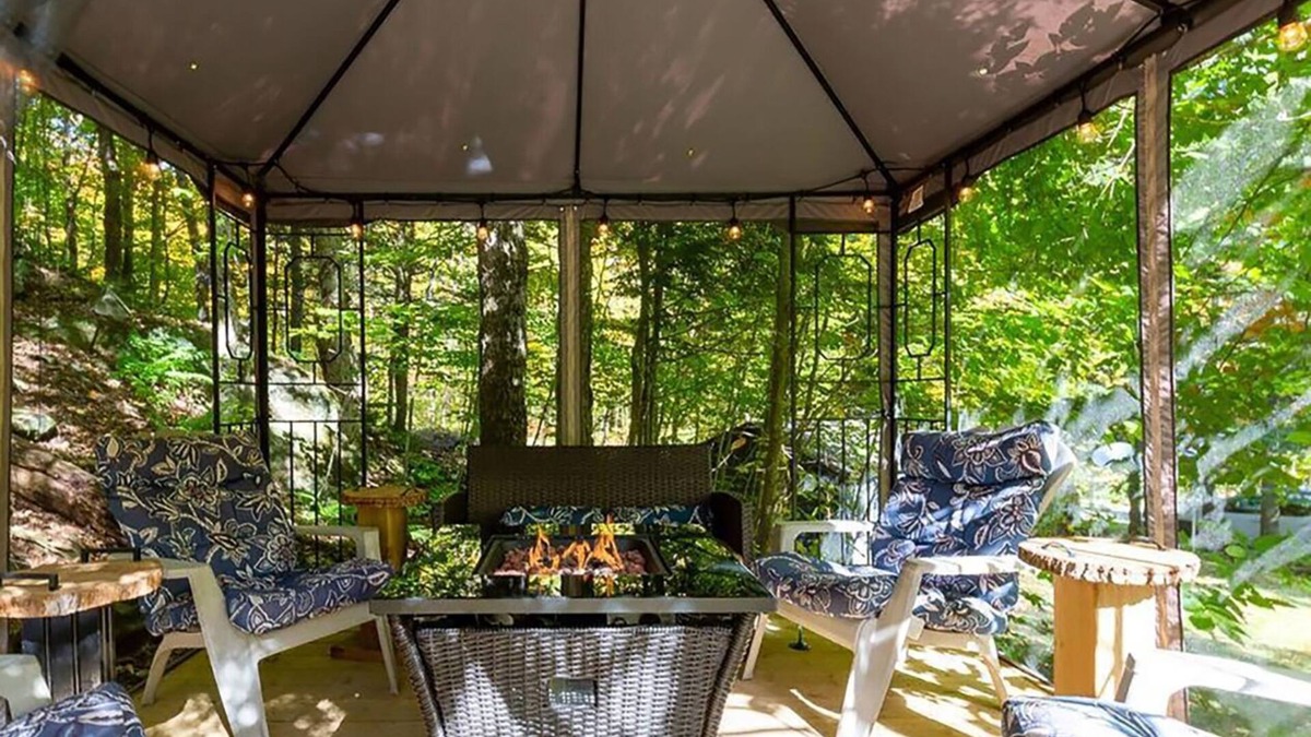 Utterson Cottage | Private Beachfront Oasis on Skeleton Lake