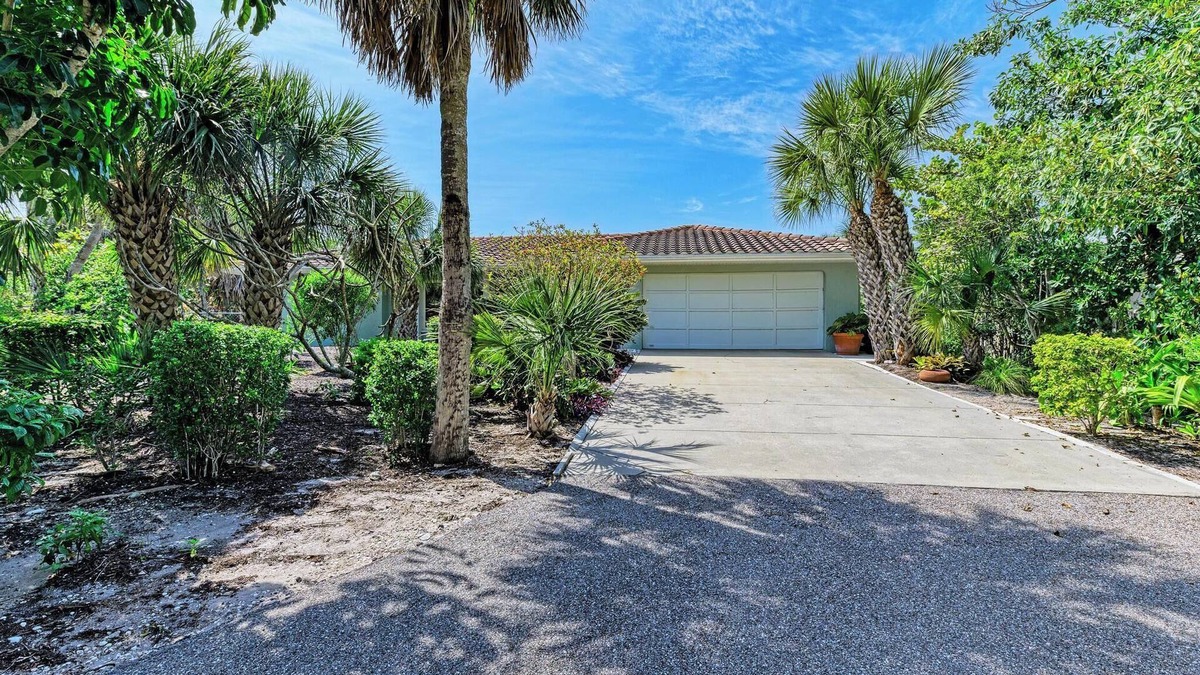 Englewood House | PRIVATE BEACHFRONT PROPERTY