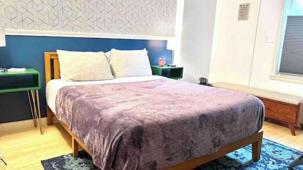 Old North End Apartment | Private+Beautiful Downtown Pad- Near Church St