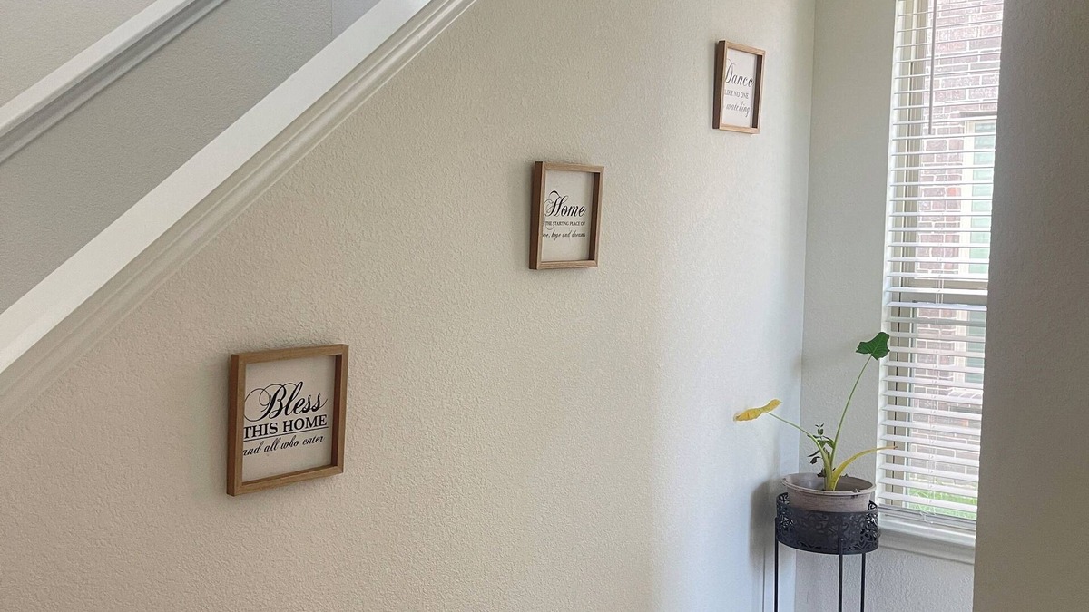 Iowa Colony House | Private bedroom 30 minutes from downtown Vee’s home away from home