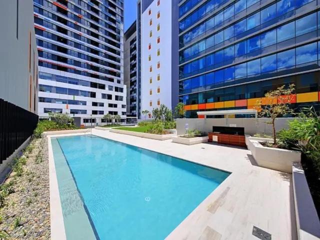Fortitude Valley House | Private Bedroom & Bathroom in Shared Inner Brisbane Apartment