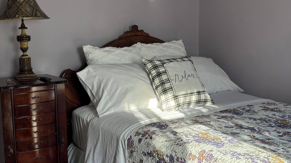 West Roxbury House | Private Bedroom in a House near train and Buses in a safe neighborhood in Boston
