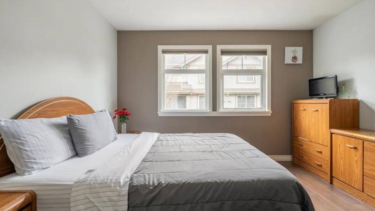 East Newton North House | Private Bedroom in the heart of city
