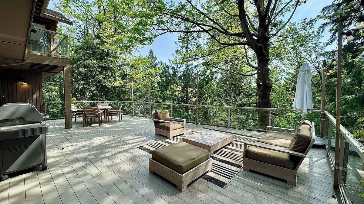 Northwest Bellevue House | Private Bellevue Sanctuary with View