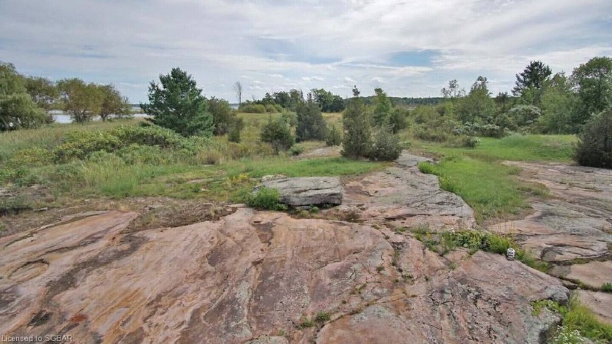 London Cottage | Private boat access only cottage in Honey Harbour Ontario