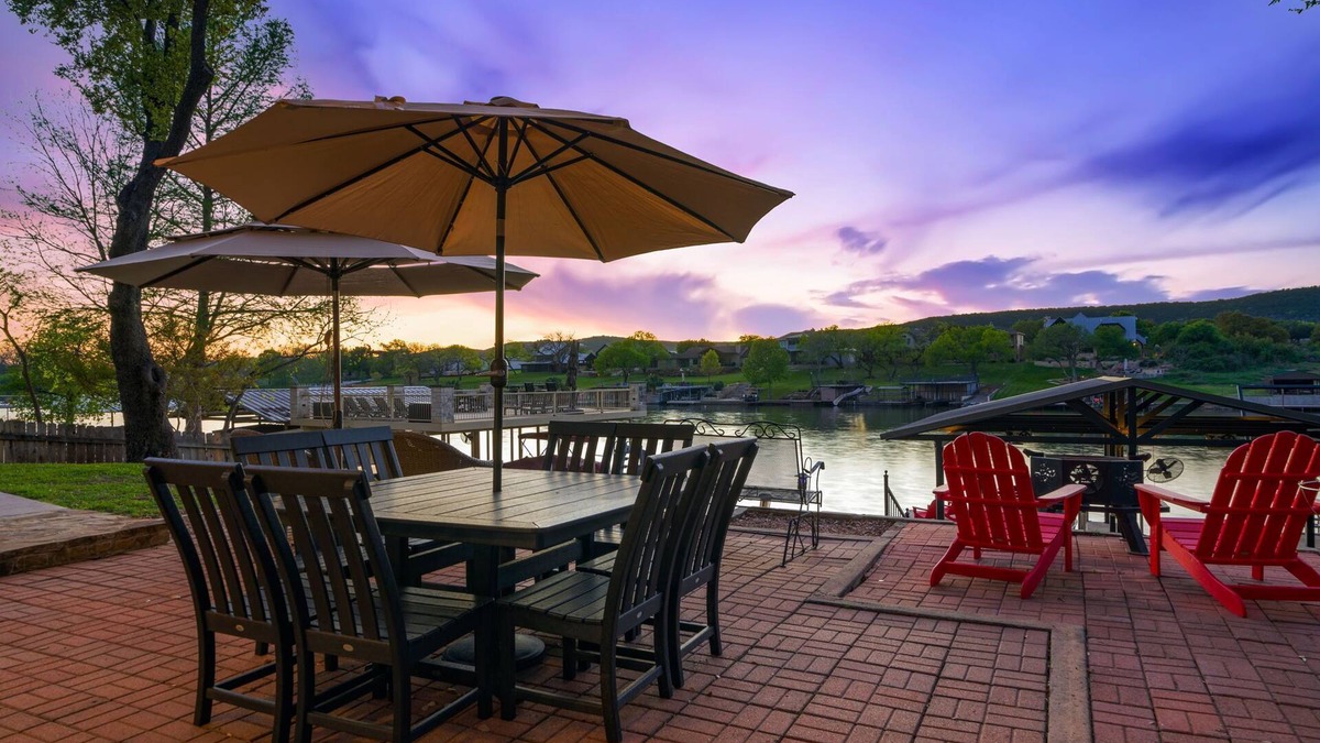 Burnet House | Private Boat Launch | Lakefront | Putting Green | Firepit