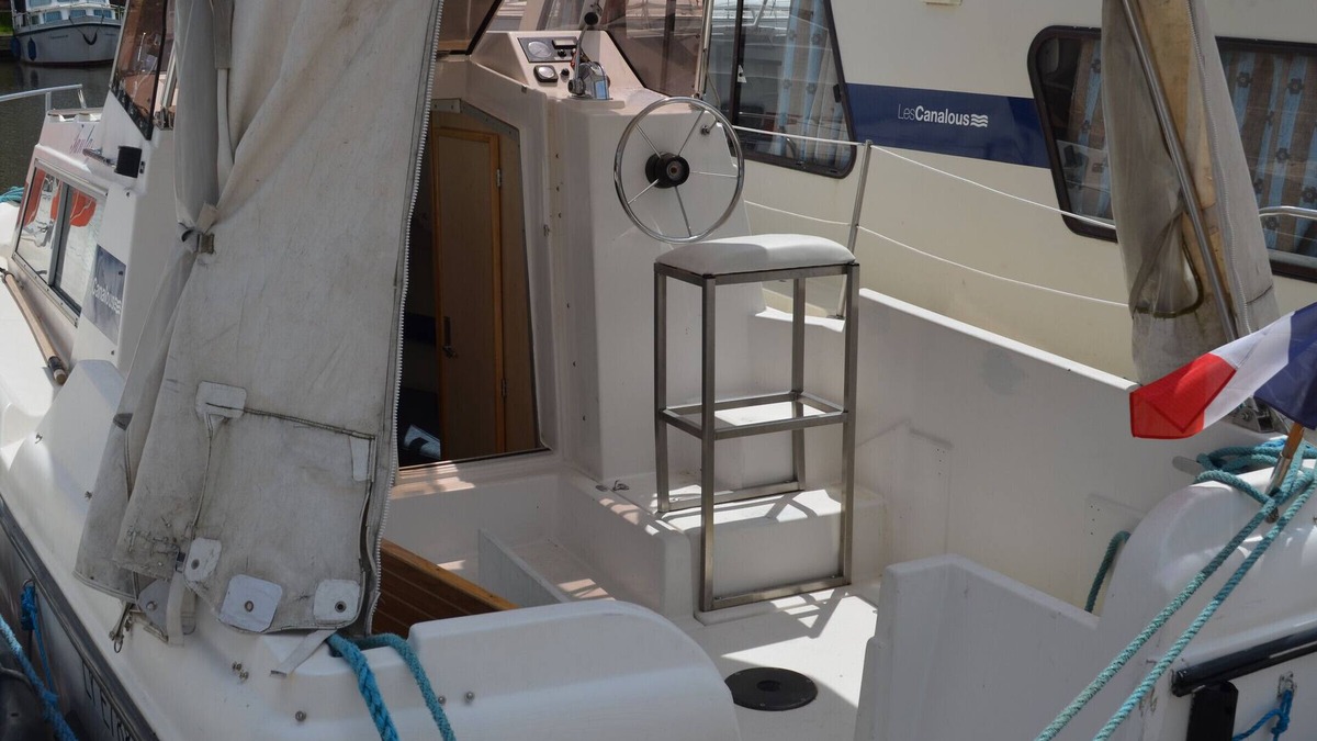 Digoin Apartment | Private Boat Stay in Charming Burgundy Town for 2