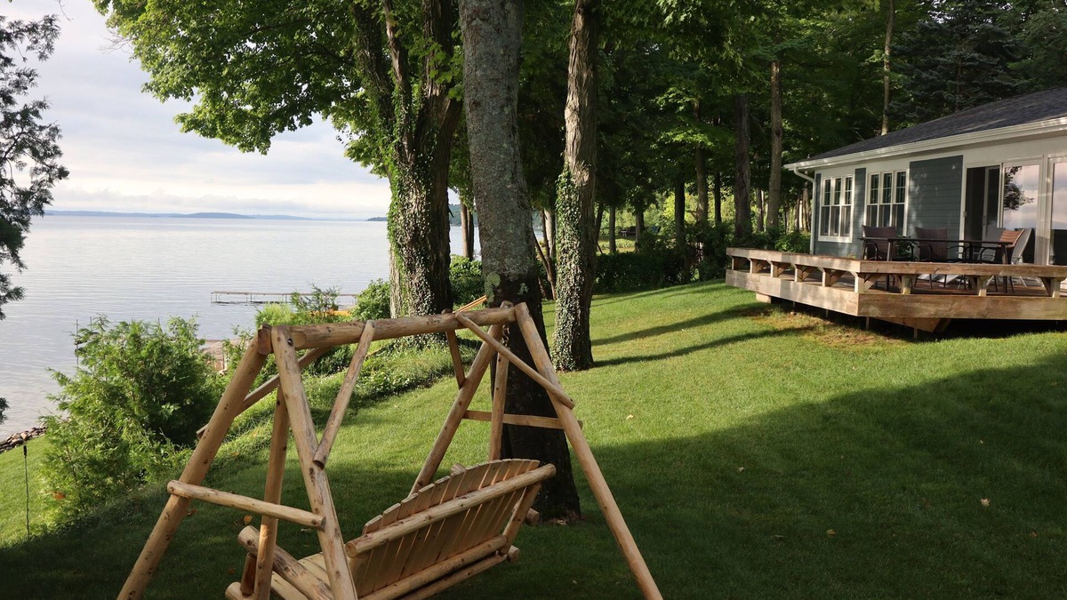 Suttons Bay Cottage | Private, Breathtaking waterfront, 2 SUP & 3 kayak’s & bikes