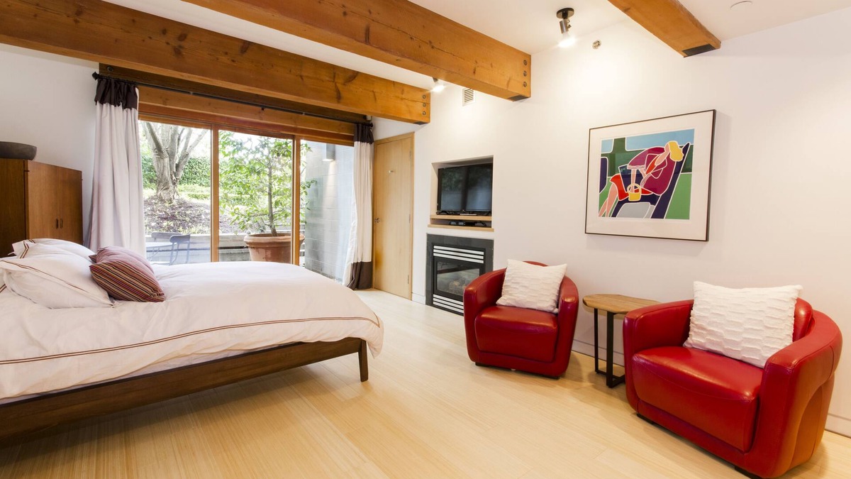 Dunbar Apartment | Private, bright suite with private entrance in leafy Vancouver neighbourhood
