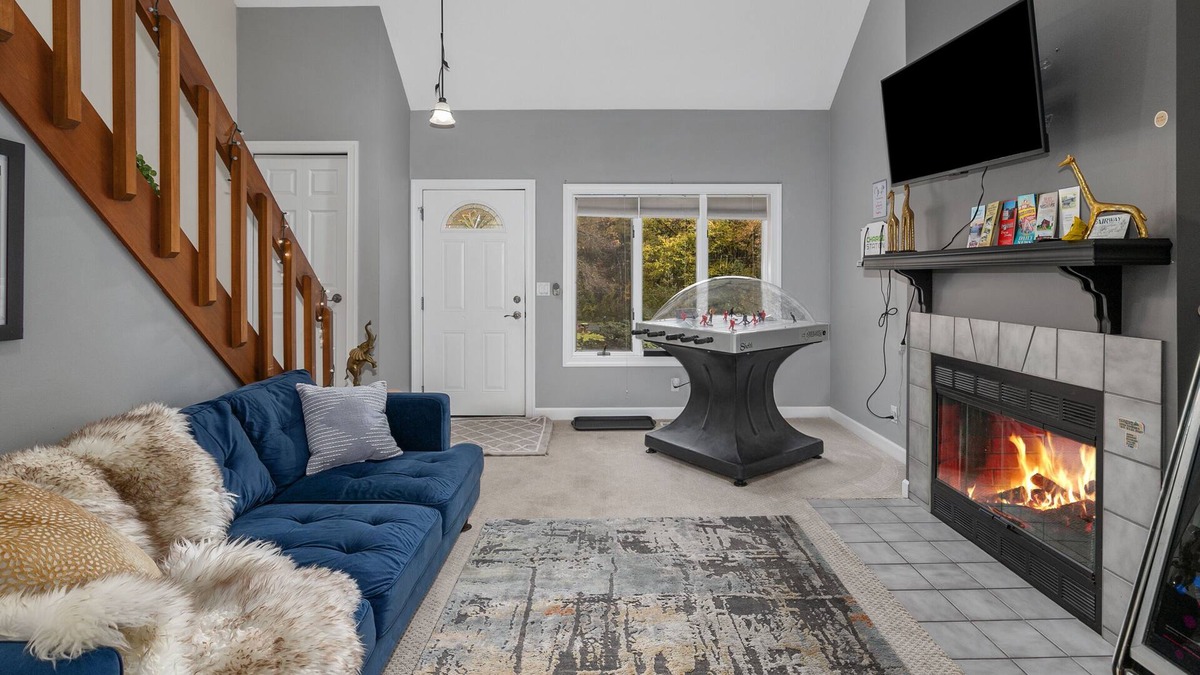 Lowell House | Private Bungalow - SLEEPS 11:Close to GRR Airport- indoor fireplace