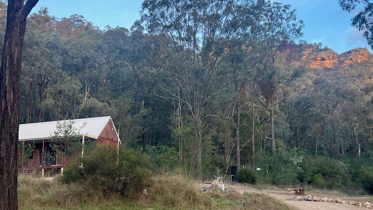 Broke Cabin | Private bush retreat in Hunter Valley Wine Country.