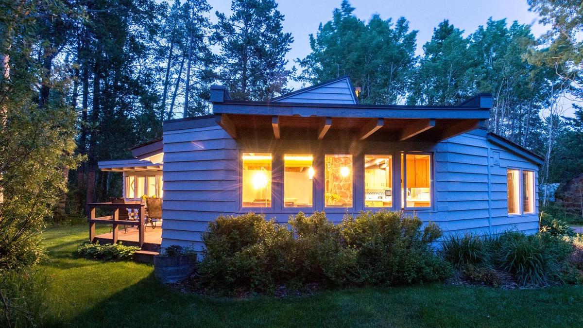 Moose Wilson Road House | PRIVATE CABIN 10 MINUTES FROM TETON VILLAGE AND GRAND TETON NATIONAL PARK