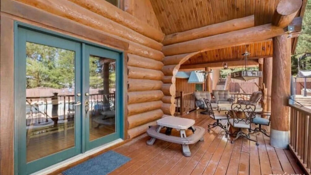 West Fork Cabin | Private Cabin 3 acres, Pool, Playground, Poker