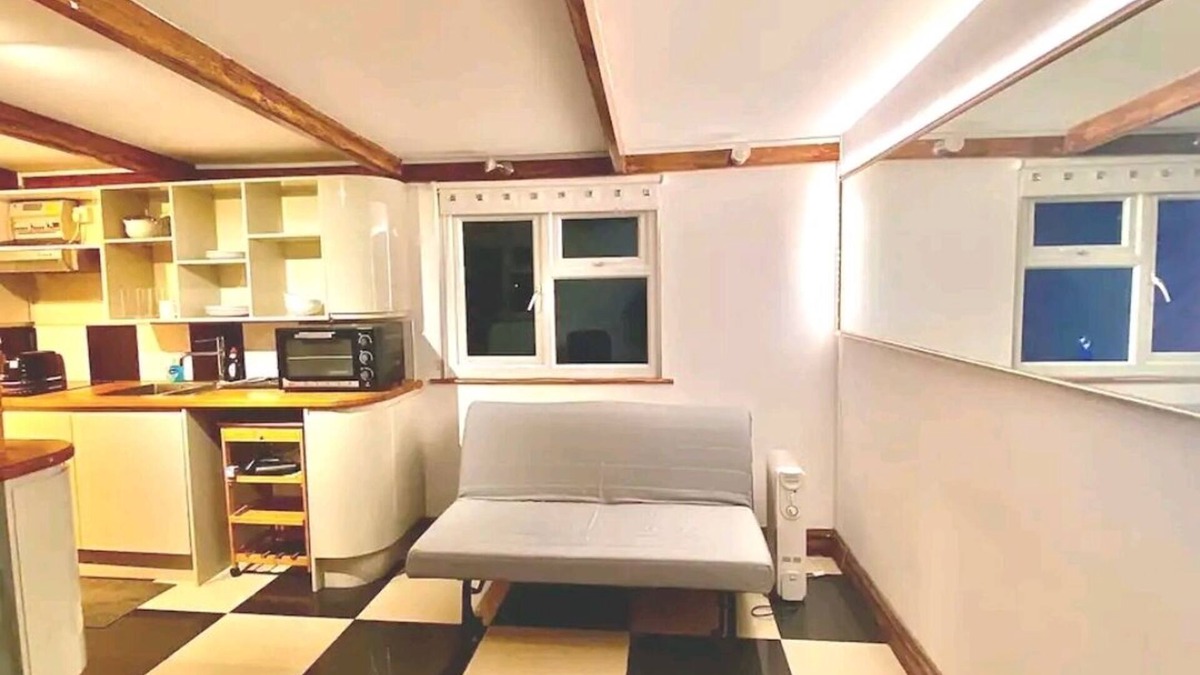Ealing Common Cabin | Private Cabin in Ealing with Garden Ping Pong and BBQ + parking