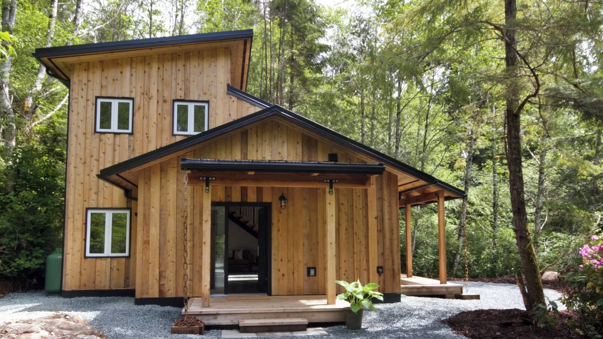 Tofino Cabin | Private Cabin in Tofino with hot tub!