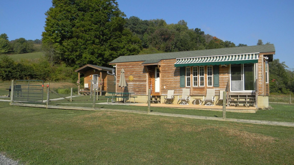 Aurora Cabin | Private Cabin On 40+ Acres. Pets Allowed