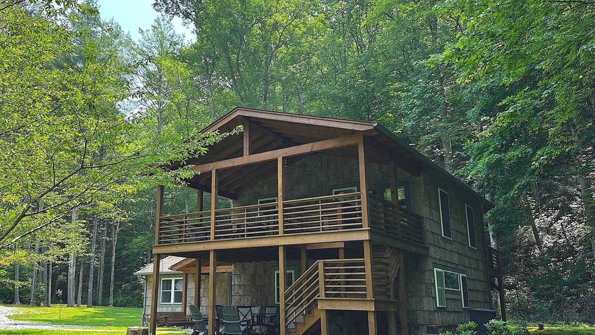 Rye Valley House | Private cabin on River: Hot tub, Fire table, hiking & fishing in front yard, AT
