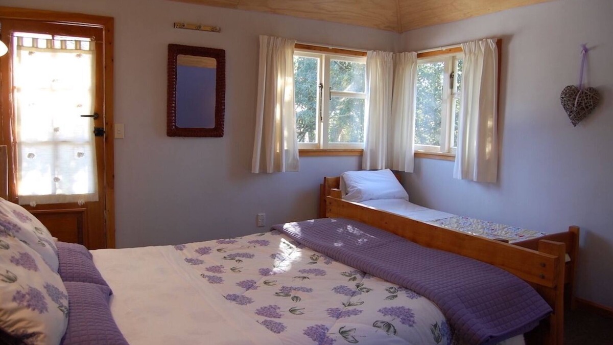 Kaikoura Cabin | Private cabin with WiFi on a lavender farm in Kaikōura