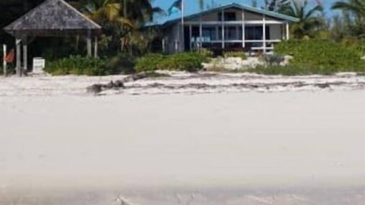 Bahama Palm Shores Cottage | Private Casa on Bonefish Beach - also a Motorboat and Sailboat for rent