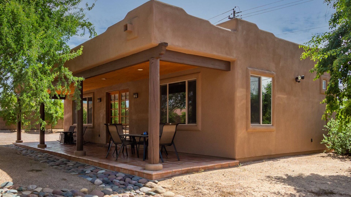 East Mesa House | Private Casita, 1 acre, large heated pool, BBQ, RV/Boat parking, Close to lakes