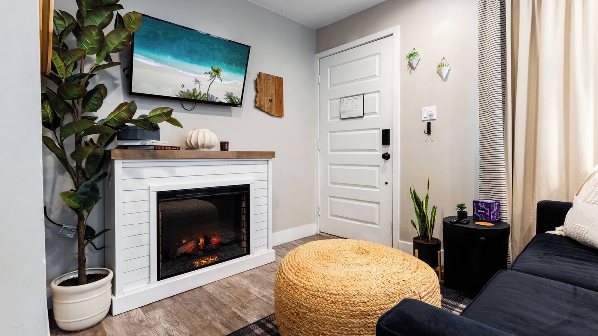 Pierson Place Historic District House | Private Casita, patio, walk to dining/rail to dwtn