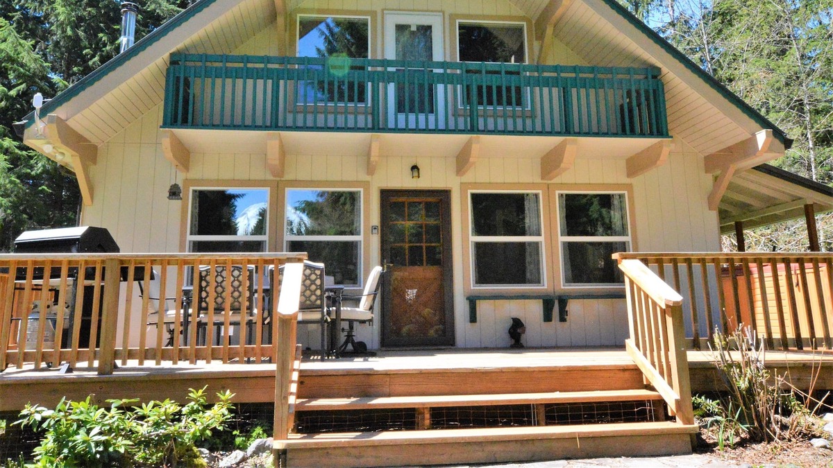 Rhododendron Ski Chalet | Private chalet with hot tub, WIFI, BBQ, outdoor fire pit. Minutes from hwy.