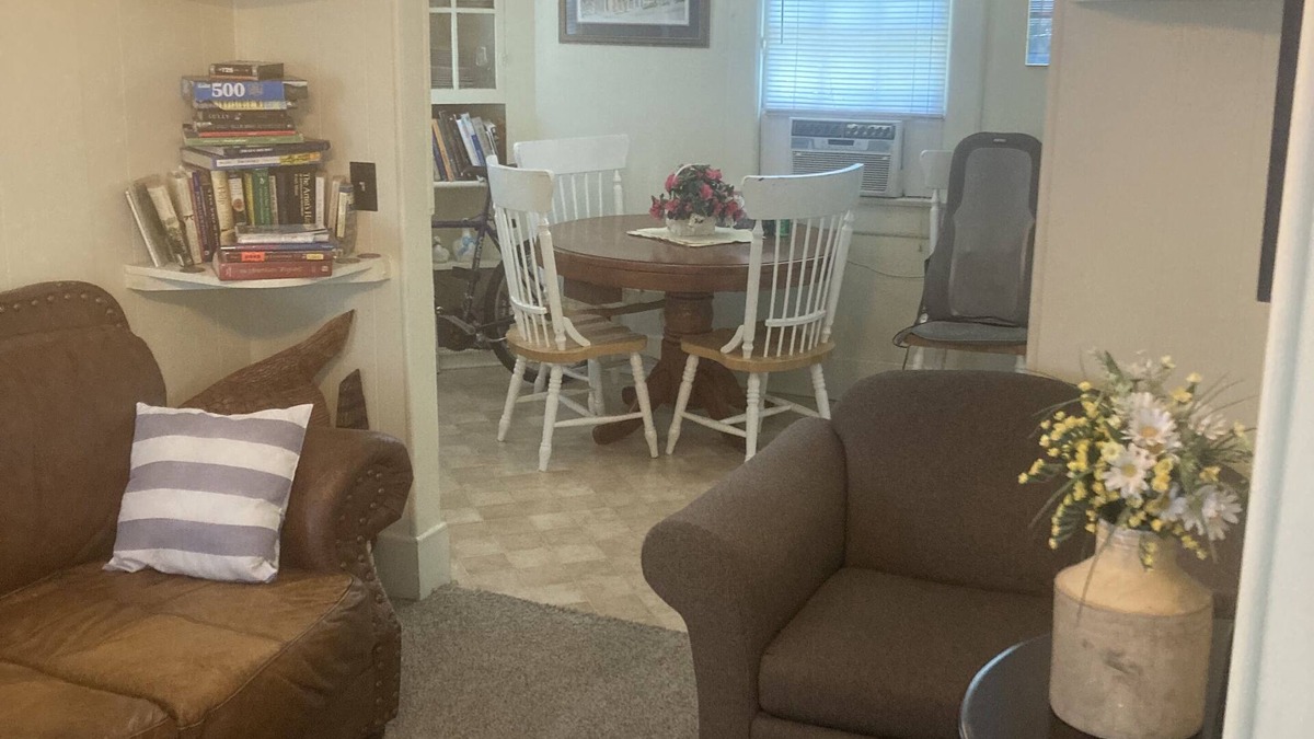 Rosewood Apartment | Private Charleston SC themed cooks kitchen 1 bed 1 bath apartment Columbia SC