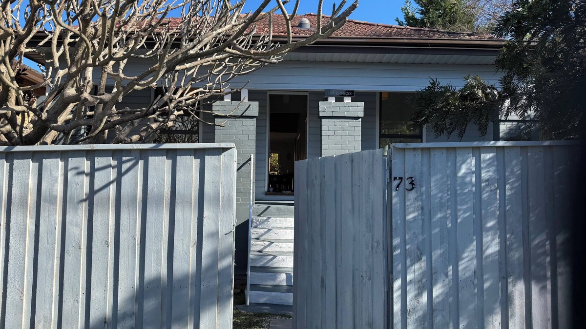 Seaforth House | Private, clean and convenient home, close to beaches, transport and restaurants.