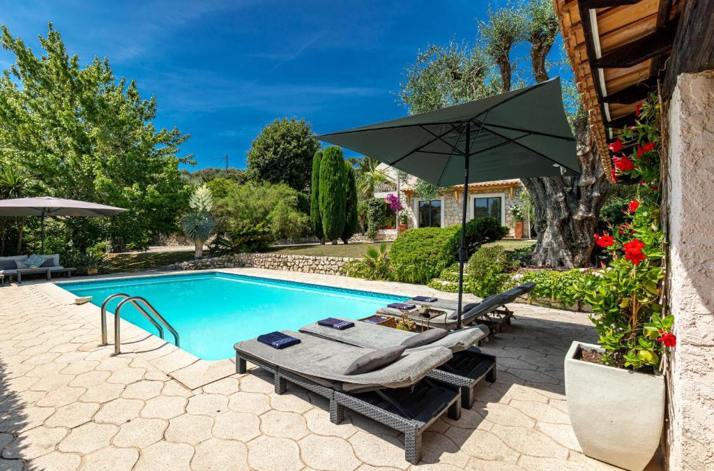 Les Maillans Villa | Private & comfortable stone villa with pool