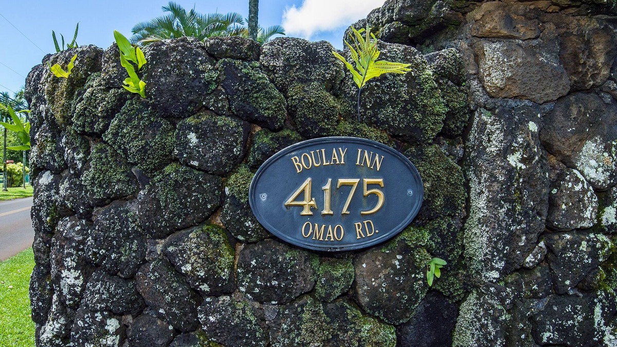 Omao House | Private, Comfortable and Cozy with Distant Ocean and Mountain Views