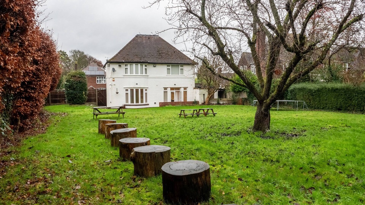 Luton House | PRIVATE COMFORTABLE CONTRACTOR DETACHED LutonAirport WI-FI PARKING SPACIOUS