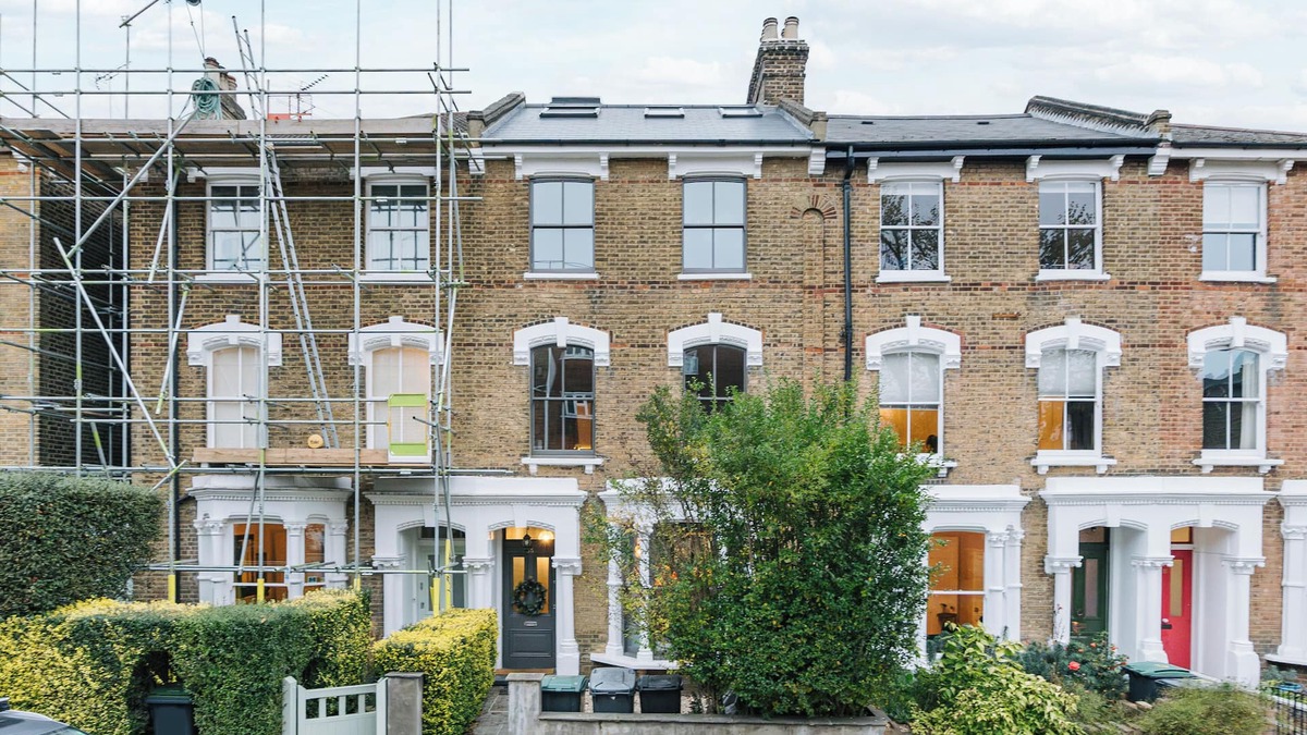 Stroud Green House | Private Comfortable Loft Apt in Superb Period Home 5 mins walk to Finsbury Park
