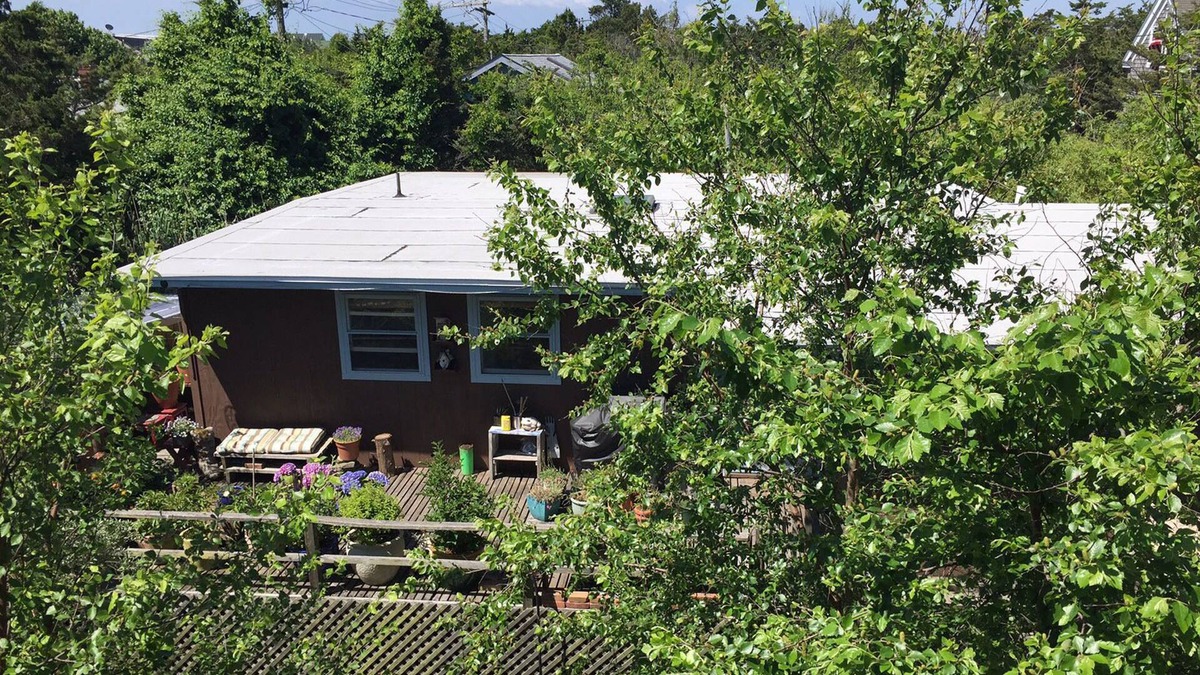 Lonelyville House | Private, comfortable, sweet spot by the bay!!