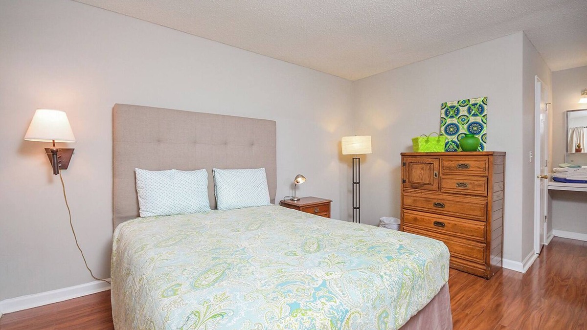 Tucker Condo | Private condo close to Atlanta, Stone Mountn, Emory with WiFi, AC in cool Tucker