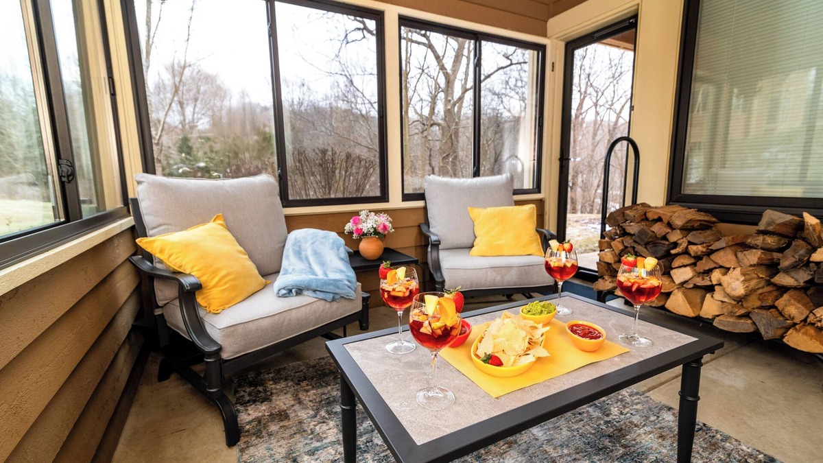 The Galena Territory House | Private Condo Pool, Screened Porch with Views and Fresh Air, Walk to Golf!