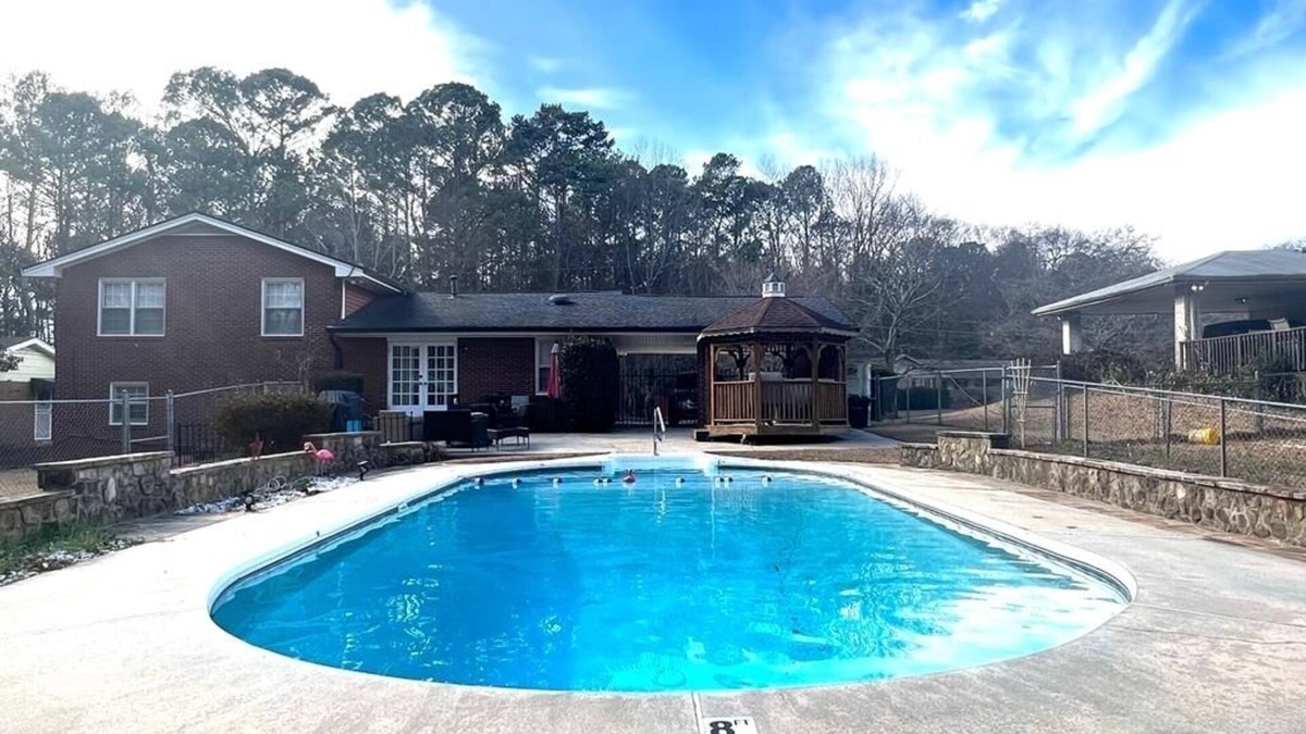 Church Street House | *Private/Contempo/Cozy/House & pool/17 min from ATL & in the Atlanta Metro Area*
