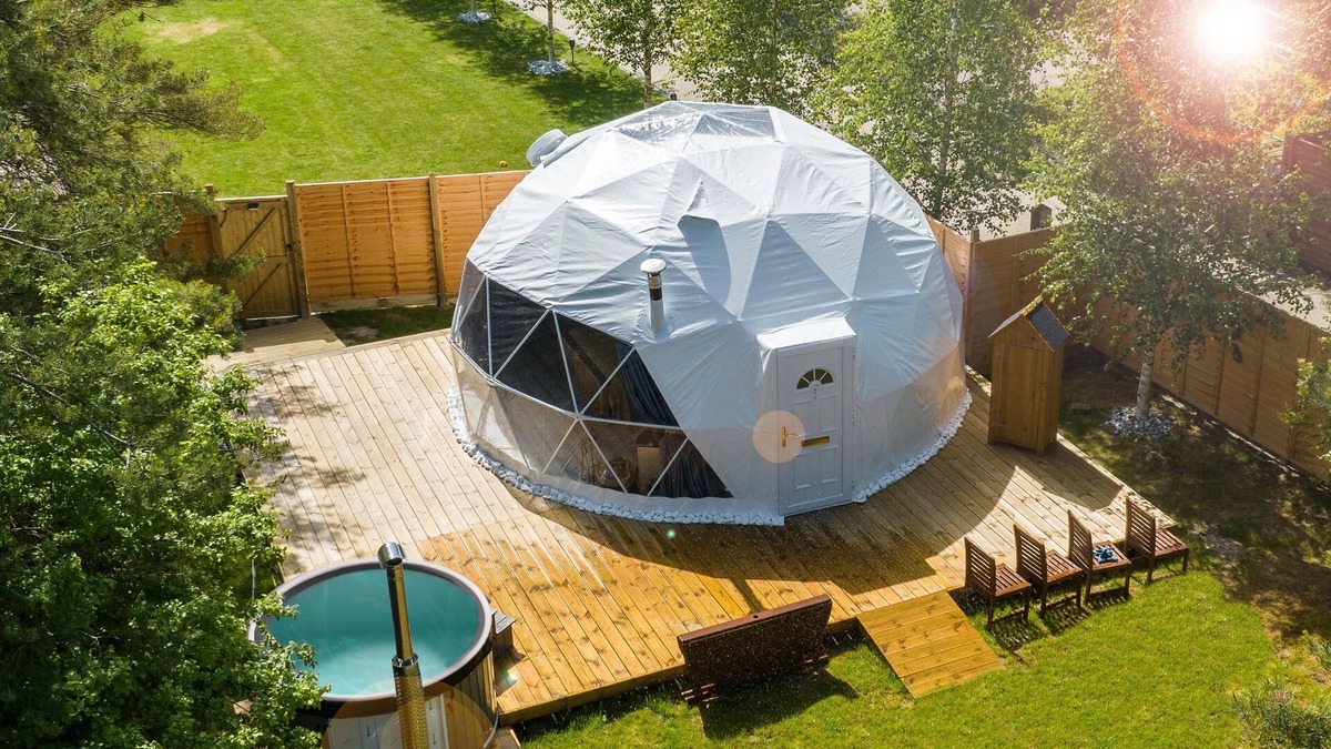Royston Cabin | Private & Cosy Luxury Glamping Geo Dome - Hot Tub - EnSuite - Country Views!