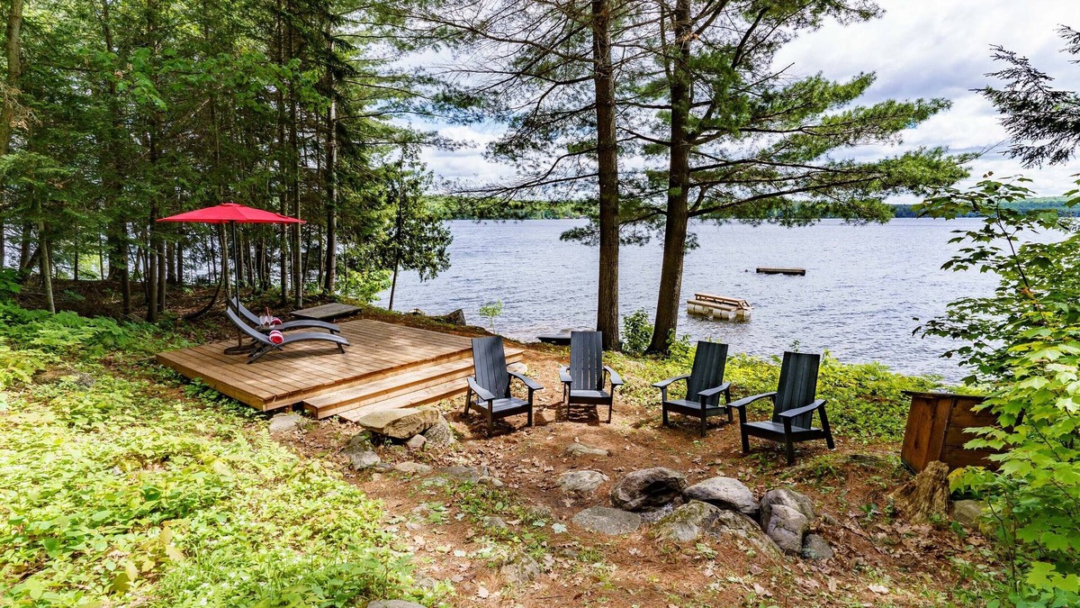 Algonquin Highlands House | Private Cottage with a Loft on a 3 Lake Chain *Includes a Bunkie*