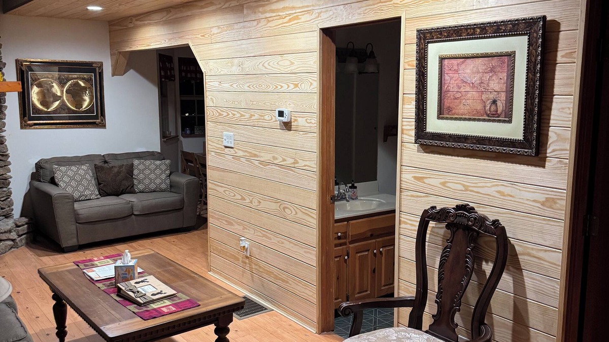Sloans Valley Cabin | Private Cottage at Lake Cumberland Resort- a gated lakefront Community