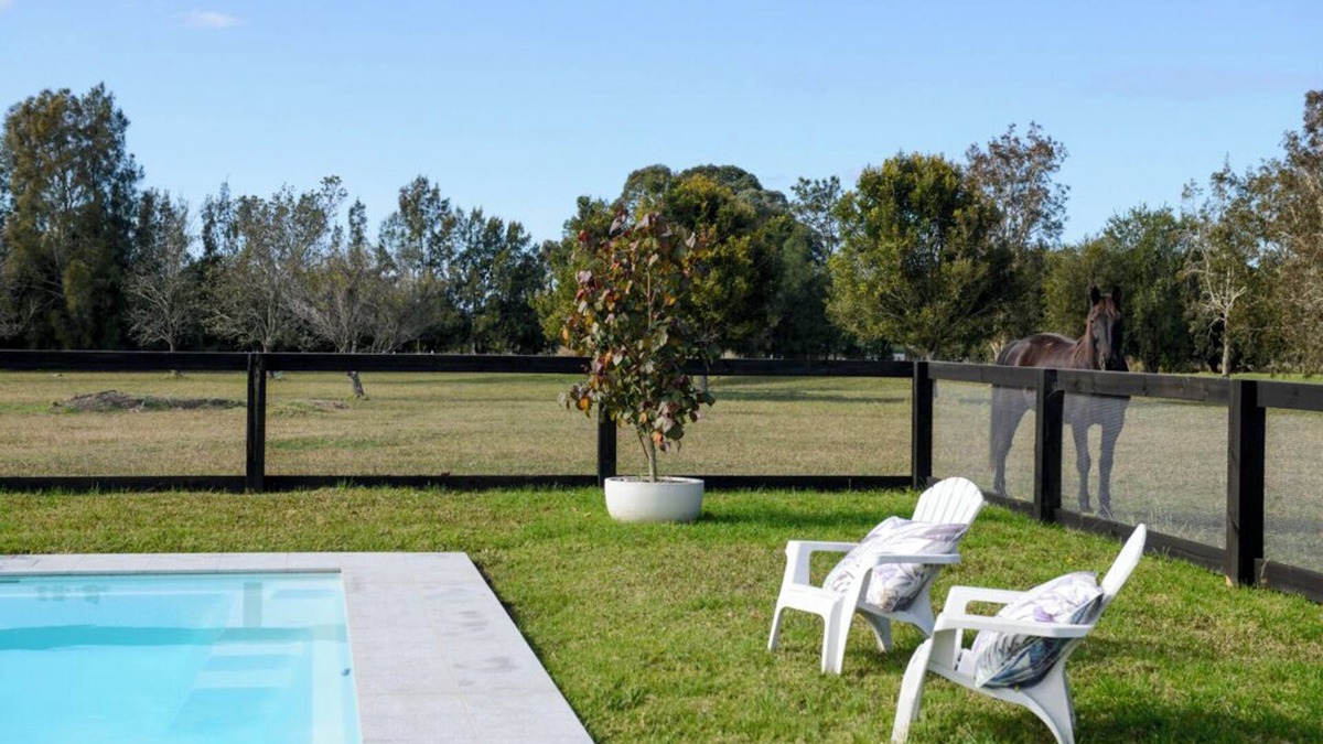 Jaspers Brush Cottage | Private cottage, 4 minutes to berry. Pets by arrangement. couples and kids n