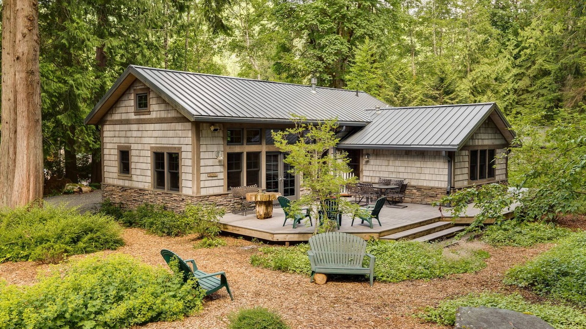 Bellingham Cottage | Private Cottage by the Lake with Wrap-Around Deck