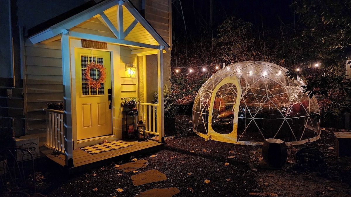 Forest Grove Cottage | Private Cottage for two! Only 5 minutes drive from Peddlers Village!
