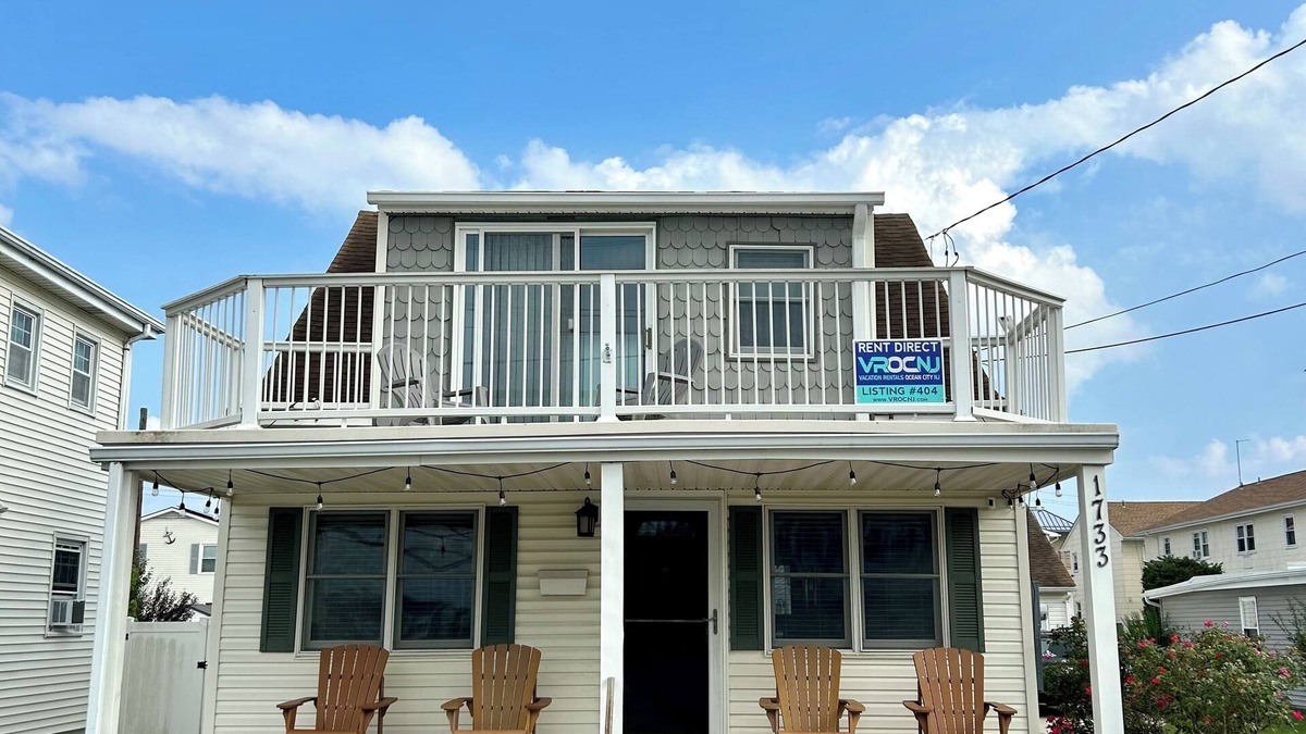Riviera Cottage | Private Cottage - Huge Fenced Yard - Bay Views!