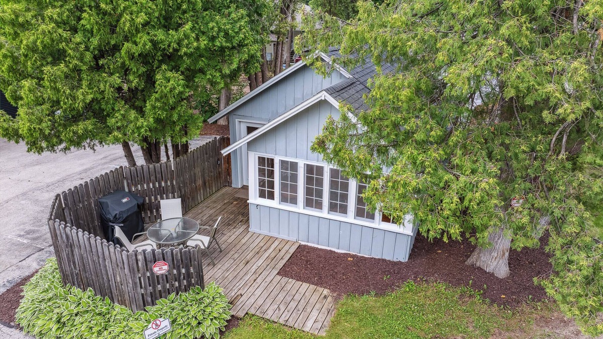 Fish Creek Cottage | Private cottage in Downtown Fish Creek -Honeymooners paradise!